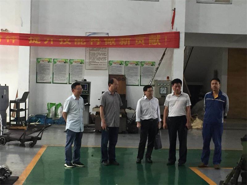 朱金锤到厂视察1.jpg